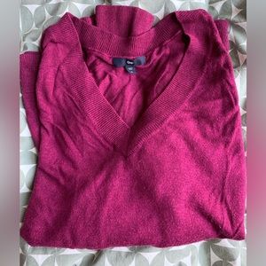 Gap V-Neck Sweater in Burgundy